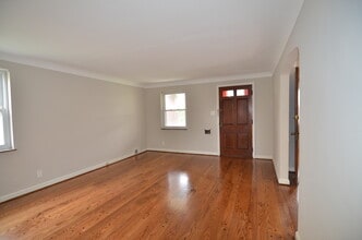 7233 Brookcrest Dr, Unit 2 in Cincinnati, OH - Foto de edificio - Building Photo
