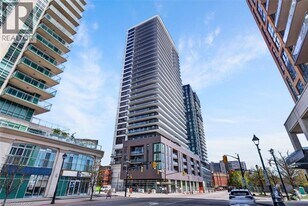 2075 Lakeshore Rd. in Burlington, ON - Building Photo