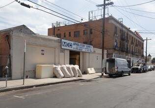 1242 S Berendo St in Los Angeles, CA - Building Photo - Building Photo