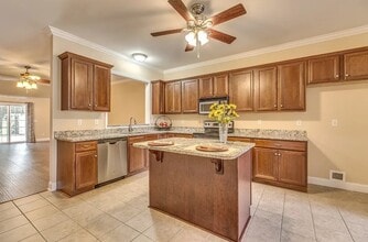 2208 Stanford Ct in Murfreesboro, TN - Foto de edificio - Building Photo
