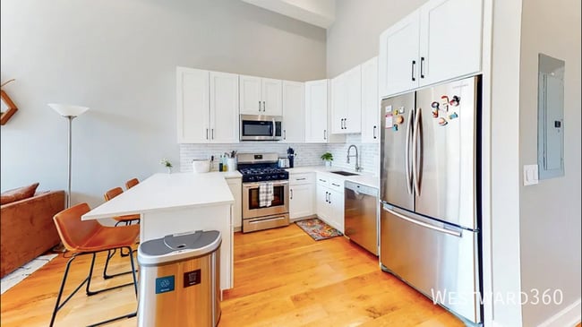 property at 1470 W Webster Ave