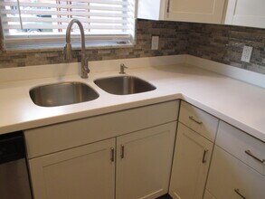 106 Lake Evelyn Dr in West Palm Beach, FL - Building Photo - Building Photo