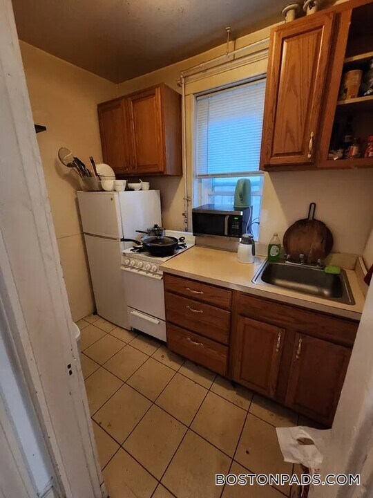 137 Park Dr in Boston, MA - Building Photo