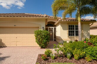 421 Sunview Way in Port St. Lucie, FL - Foto de edificio - Building Photo
