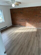 12 Maple St, Unit 10 in Plainville, CT - Foto de edificio - Building Photo