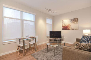 40 E Pier Dr in Boston, MA - Building Photo