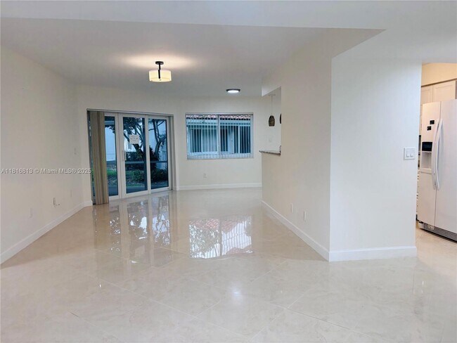 942 NW 92nd Terrace in Plantation, FL - Building Photo - Building Photo