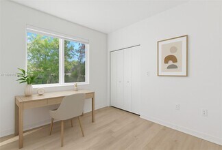 170 NW 158th St in North Miami Beach, FL - Building Photo - Building Photo