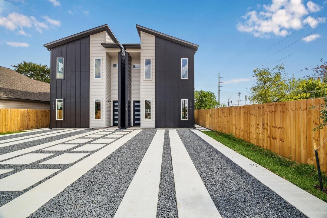 413 Clearwater St in Houston, TX - Building Photo