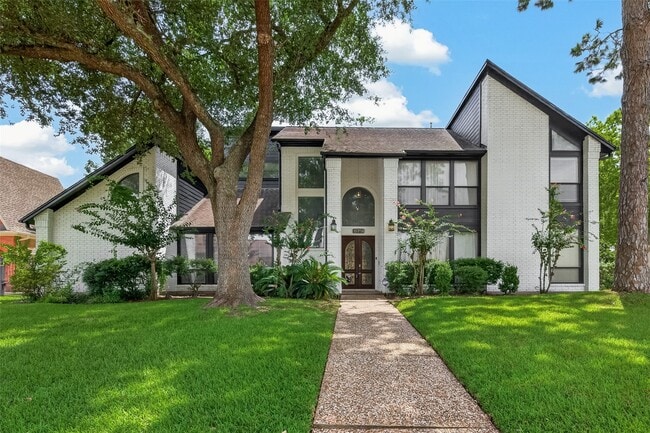15714 Sylvan Lake Dr
