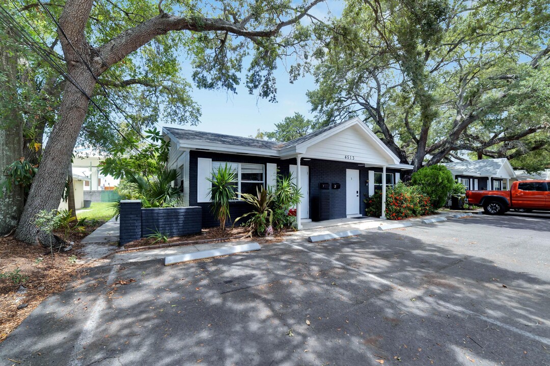 4513 W McElroy Ave in Tampa, FL - Building Photo