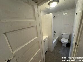 1726 Commonwealth Ave, Unit 5 in Boston, MA - Building Photo - Building Photo