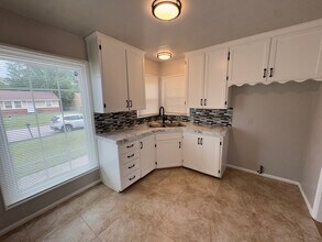 4376 N Frankfort Pl in Tulsa, OK - Building Photo - Building Photo