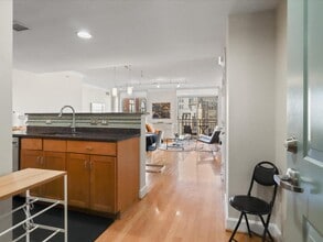 1220 N Fillmore St, Unit 909 in Arlington, VA - Building Photo - Building Photo