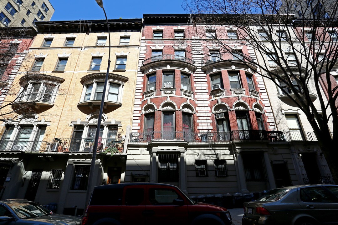 317 W 100th St in New York, NY - Building Photo