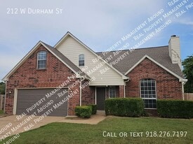212 W Durham St in Broken Arrow, OK - Building Photo