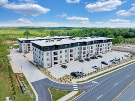 Town Center Apartments in Madison Heights, VA - Building Photo