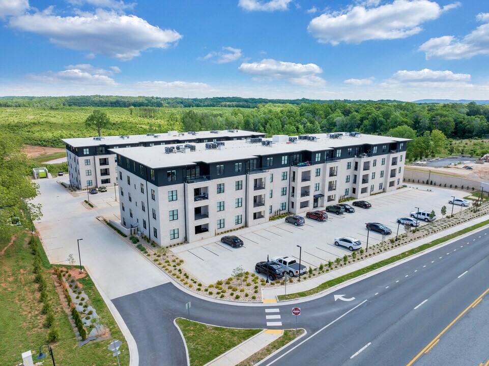 Town Center Apartments in Madison Heights, VA - Foto de edificio
