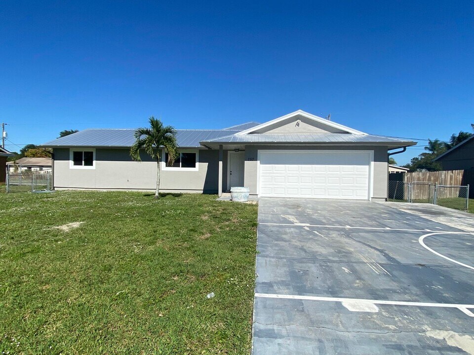 757 NW Bayard Ave in Port St. Lucie, FL - Building Photo