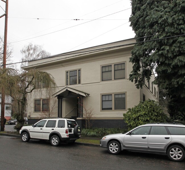 Garden House in Portland, OR - Foto de edificio - Building Photo