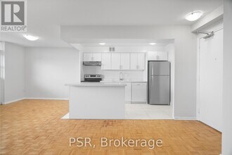 111-2111 Raglan Ave in Toronto, ON - Building Photo - Building Photo
