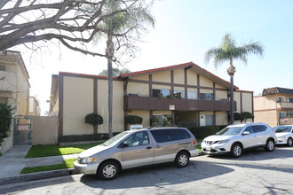 Casa Bryant Apartments in Canoga Park, CA - Building Photo - Building Photo