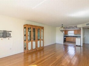 4775 Cove Cir in St. Petersburg, FL - Foto de edificio - Building Photo