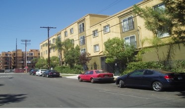 Villa Bella Apartments in Van Nuys, CA - Building Photo - Building Photo