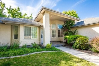 2289 E Shalimar Dr in Eagle, ID - Building Photo - Building Photo