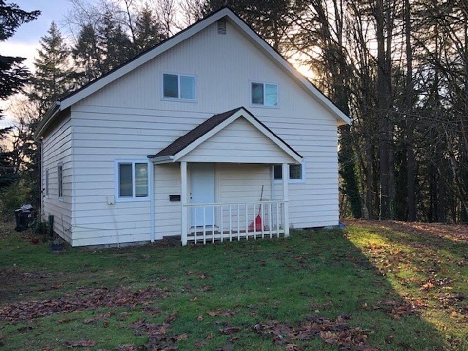 2221 15th Ave SE in Olympia, WA - Foto de edificio