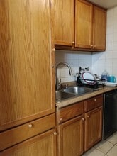 1075 Knoll Ln, Unit 101 in Hoffman Estates, IL - Foto de edificio - Building Photo