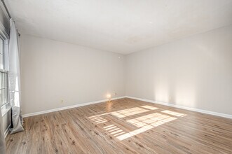 1808 Majestic Dr in Durham, NC - Building Photo - Building Photo