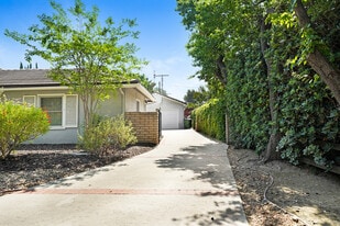 10920 White Oak Ave in Granada Hills, CA - Building Photo