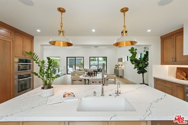 property at 913 N Beverly Glen Blvd