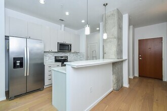 5925 Almeda Rd, Unit 12710 in Houston, TX - Building Photo - Building Photo