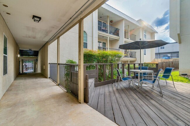 910 Duncan Ln in Austin, TX - Foto de edificio - Building Photo