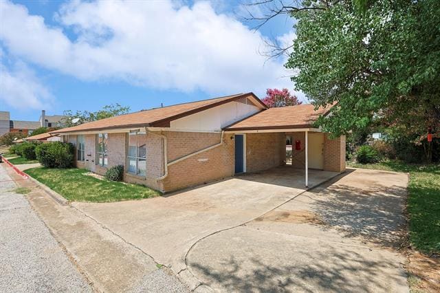 2637 W Randol Mill Rd in Arlington, TX - Foto de edificio - Building Photo