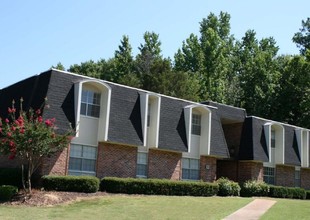 Riverhills Apartments in Grenada, MS - Building Photo - Building Photo