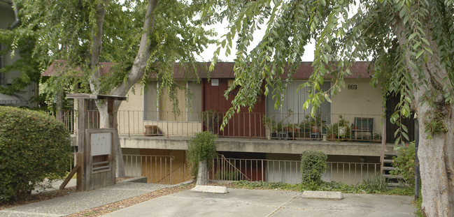 869 Walker Ave in Oakland, CA - Foto de edificio - Building Photo