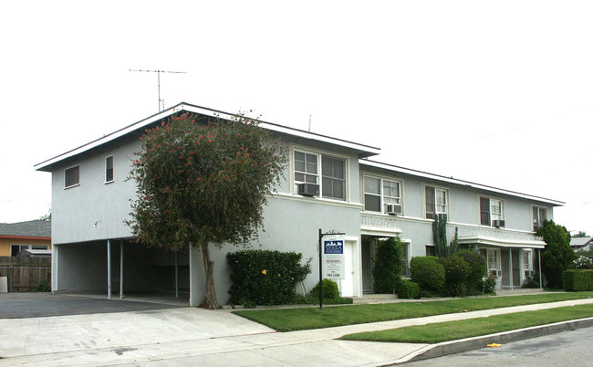 5949 Cartwright Ave in North Hollywood, CA - Foto de edificio - Building Photo