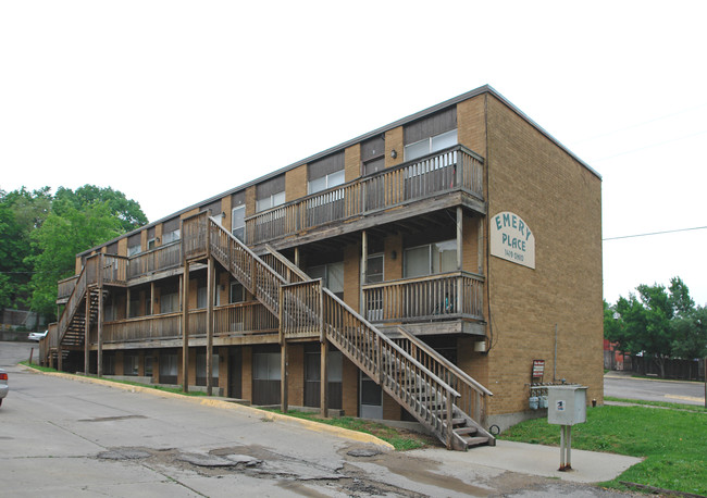 Emery Place in Lawrence, KS - Foto de edificio - Building Photo