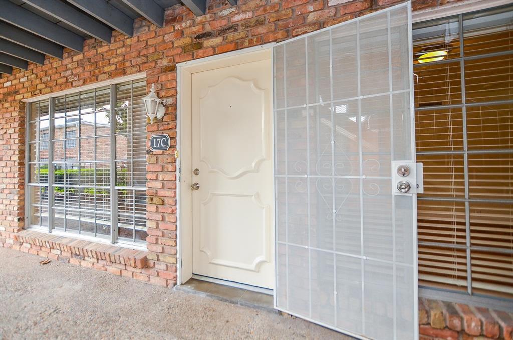 2101 Fountain View Dr Photo