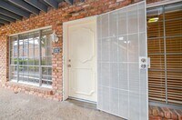 2101 Fountain View Dr