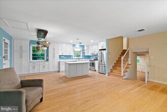 12007 Hamden Ct in Oakton, VA - Building Photo - Building Photo