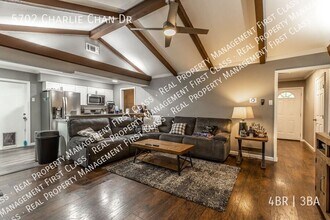 5702 Charlie Chan Dr in San Antonio, TX - Foto de edificio - Building Photo