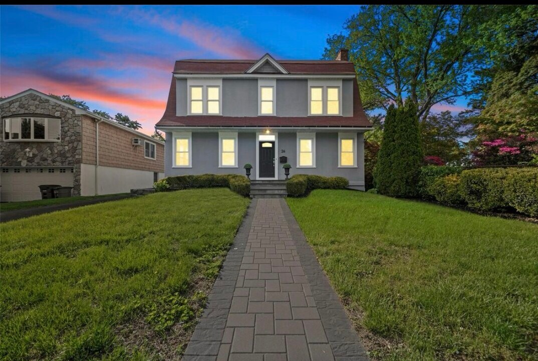26 Crane Ave in White Plains, NY - Building Photo
