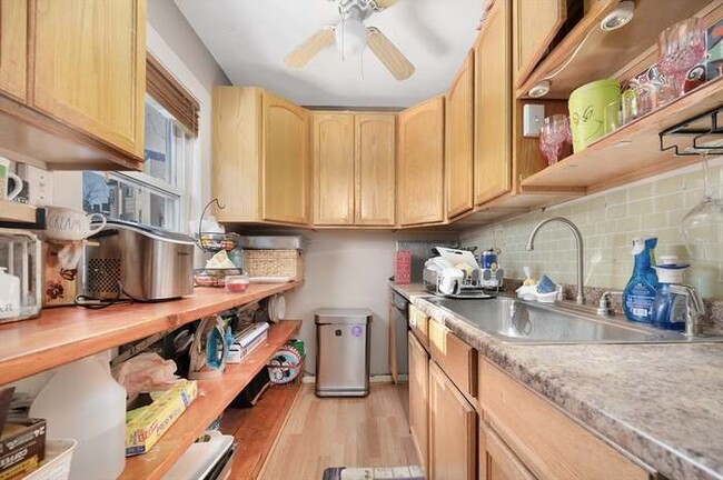 51 Lithgow St, Unit 2 in Boston, MA - Building Photo - Building Photo