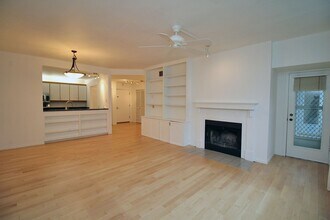 1710 S Harbor Way in Portland, OR - Building Photo - Building Photo