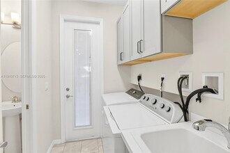 4144 Greenway Dr in Hollywood, FL - Building Photo - Building Photo