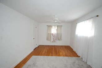 407 Old Shay Ln, Unit DOWN in Youngstown, OH - Building Photo - Building Photo